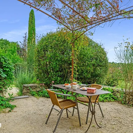 Les Petitons Aparthotel