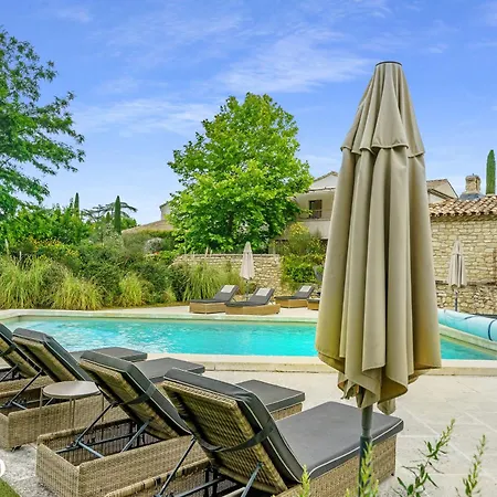 Les Petitons Aparthotel Oppède