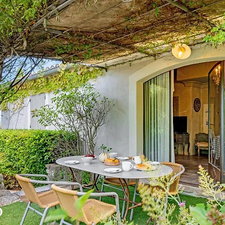 Les Petitons Aparthotel *