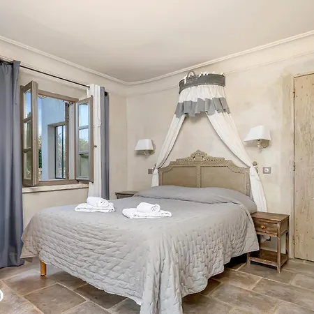 Les Petitons Aparthotel *