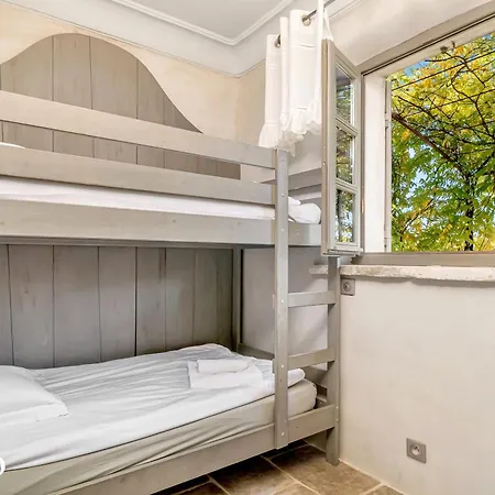 Les Petitons Aparthotel Oppède